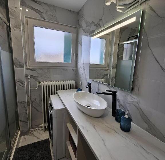 豪华房间, Maison Spacieuse Privatisée Ou à La Chambre Places De Parking