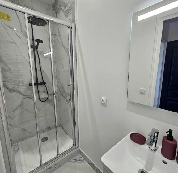 豪华房间, Maison Spacieuse Privatisée Ou à La Chambre Places De Parking