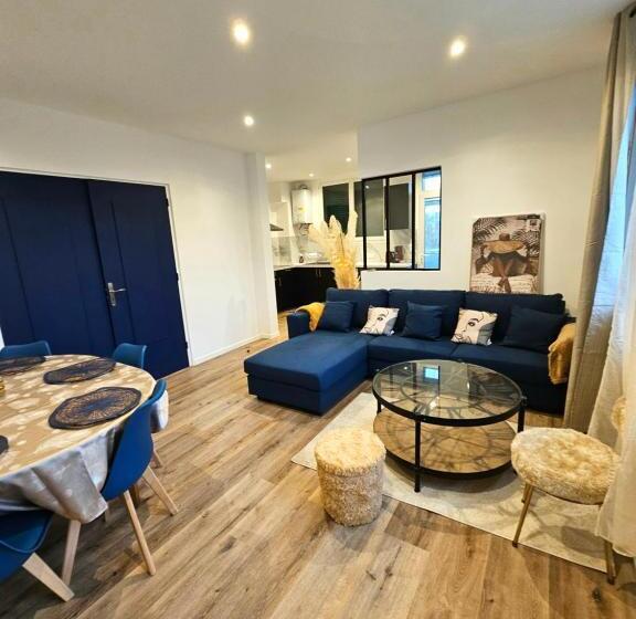 带1个卧室的豪华别墅, Maison Spacieuse Privatisée Ou à La Chambre Places De Parking