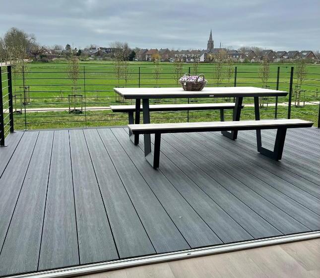 דירת חדר, Op Het Spaan