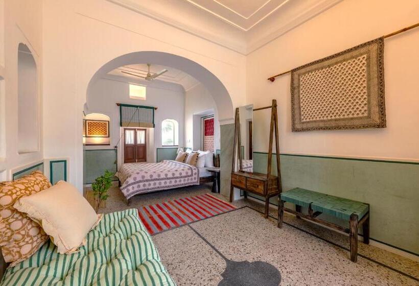 キングサイズベッドのスーペリアルーム, Sum Jaipur