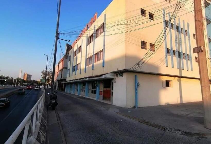 غرفة قياسية, Estación Guadalajara