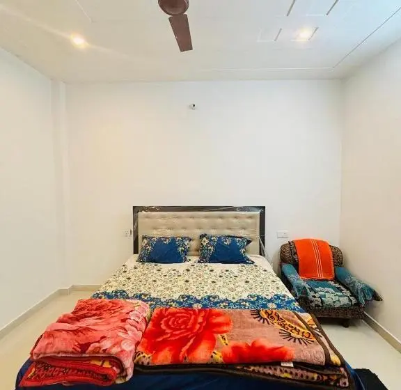 Quarto Standard Cama King, Atithi Dev Guest House