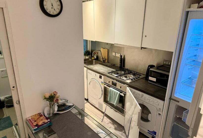 Четырехместный номер эконом класса с общей ванной комнатой, Downtown Chic Private Bedrooms In King S Cross 4