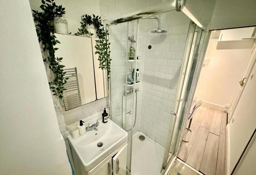 Номер Стандарт Четырехместный Совместный Санузел, Downtown Chic Private Bedrooms In King S Cross 4