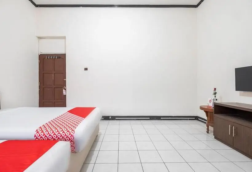 デラックスルーム, Super Oyo 2703 Hotel Transit 1