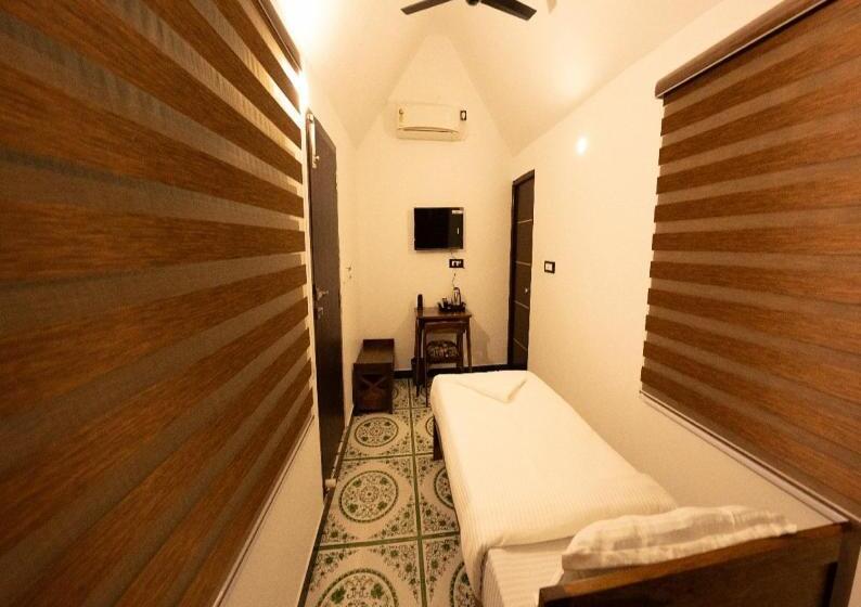 اتاق استاندارد یک تخته با بالکن, Courtyard Castle Heritage Resort