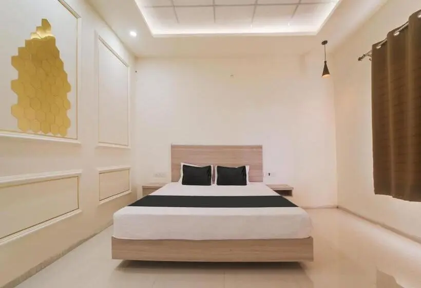 Classic Kolmen Hengen Huone, Oyo Saubhagya Shri Resort