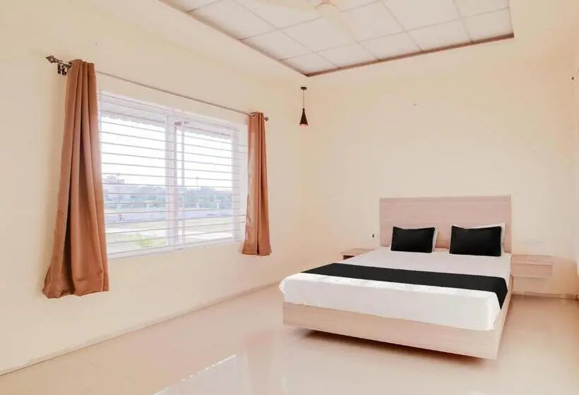 Classic Kolmen Hengen Huone, Oyo Saubhagya Shri Resort