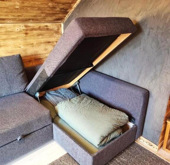 家庭间, Cozy Cabin Styled Loft