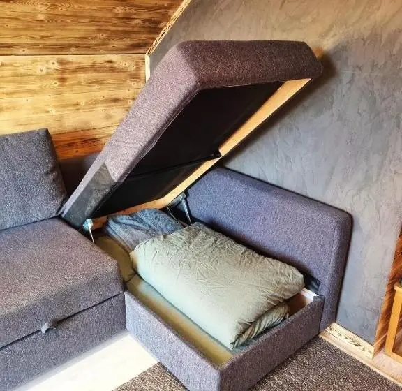 ファミリールーム, Cozy Cabin Styled Loft