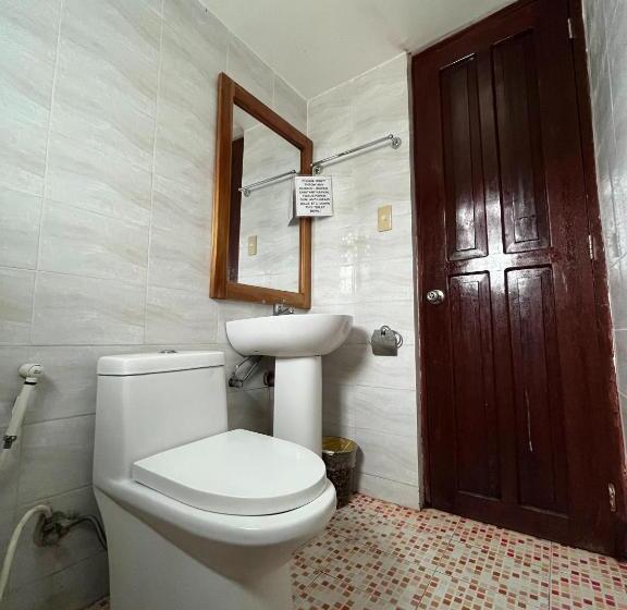 اتاق خانوادگی, Marian S Transient House