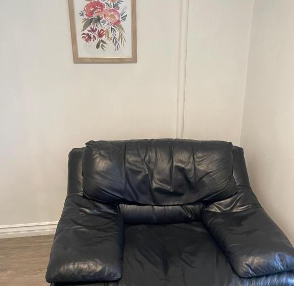 デラックスルーム, Orchard House