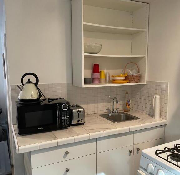 デラックスルーム, Orchard House