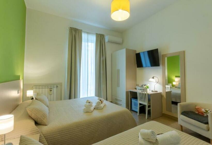 غرفة قياسية ثلاثية, B&b Cairoli