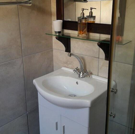 Quarto Estandar, Anchorage Guest House