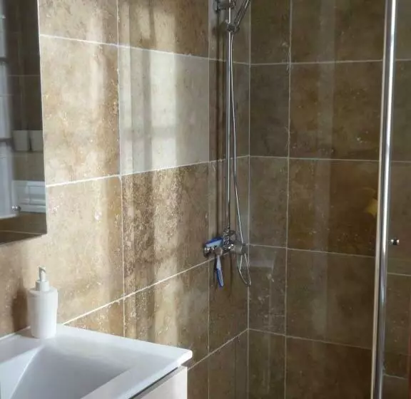 デラックストリプルルーム, Chambre D Hôtes Eloi Merle