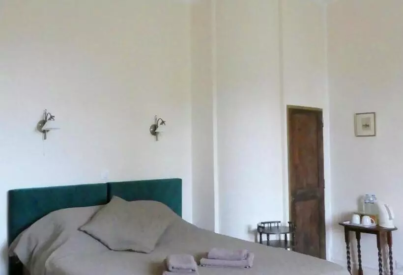 デラックストリプルルーム, Chambre D Hôtes Eloi Merle