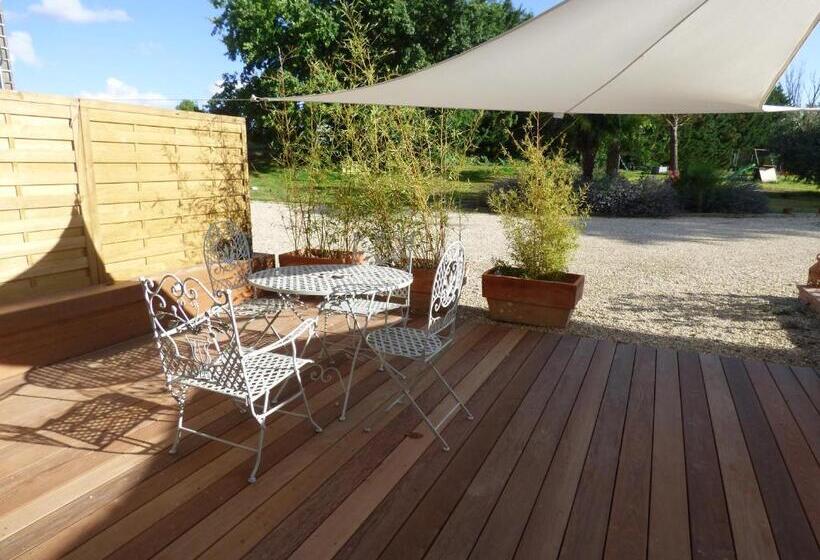 Трехместный Номер Стандарт Вид на Сад, Domaine En Castanet