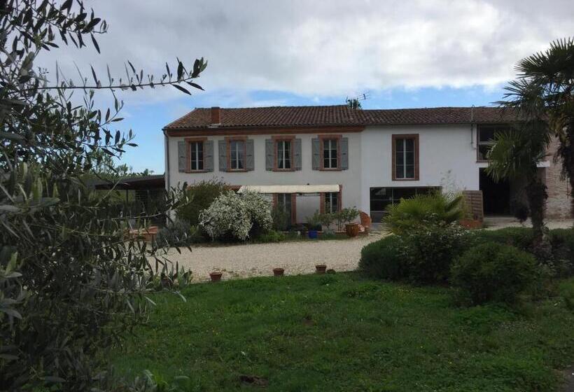Трехместный Номер Стандарт Вид на Сад, Domaine En Castanet