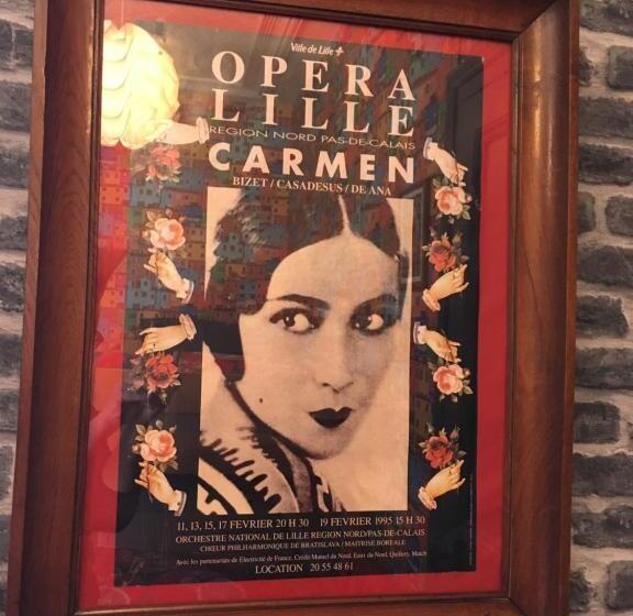 חדר משפחתי, La Maison Du Bulot