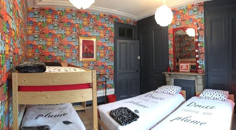 חדר משפחתי, La Maison Du Bulot