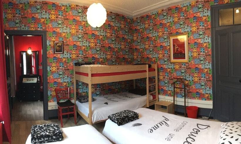 חדר משפחתי, La Maison Du Bulot