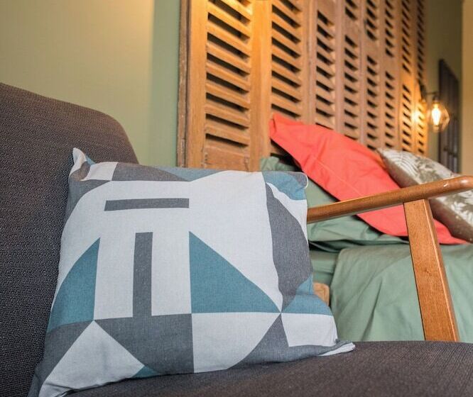 스탠다드 룸, Les Galapons