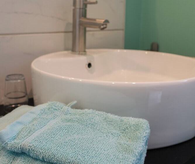 스탠다드 룸, Les Galapons