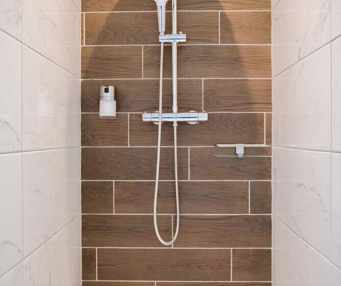 스탠다드 룸, Les Galapons