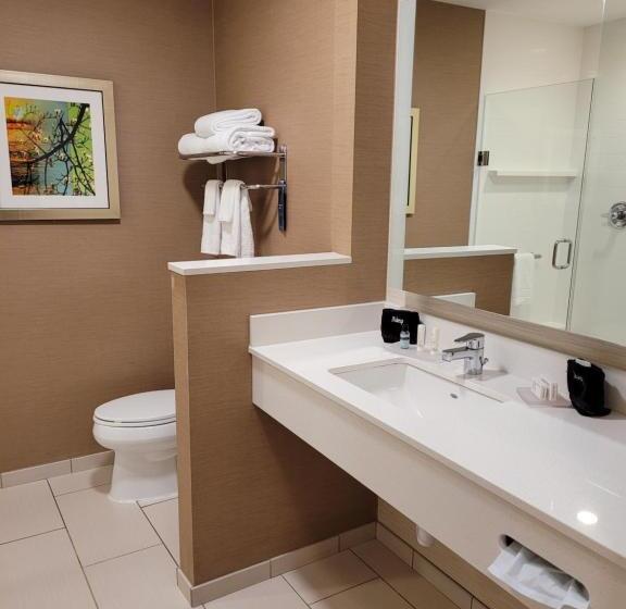 غرفة قياسية سرير كينج, Fairfield Inn & Suites By Marriott Butte