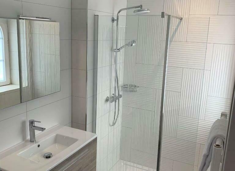 스탠다드 룸, Restaurant Les 3 Piliers