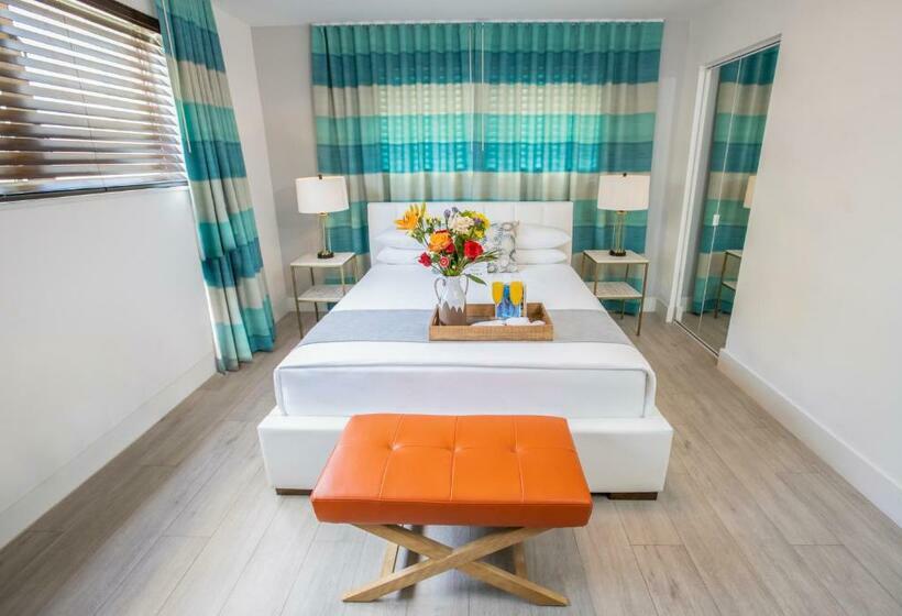 Люкс, Waterside Hotel And Suites