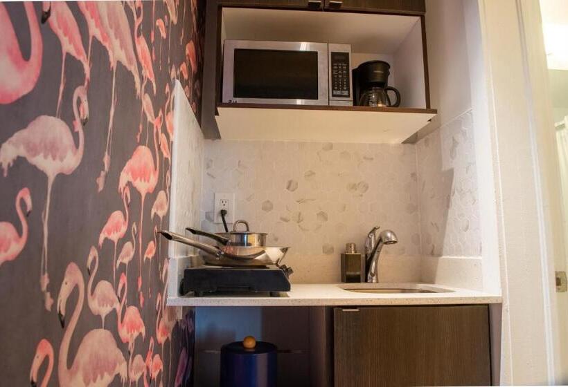 סוויטה, Waterside Hotel And Suites