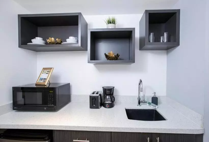 اتاق استاندارد برای معلولان, Waterside Hotel And Suites