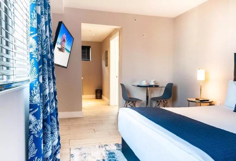 استودیوی استاندارد, Waterside Hotel And Suites