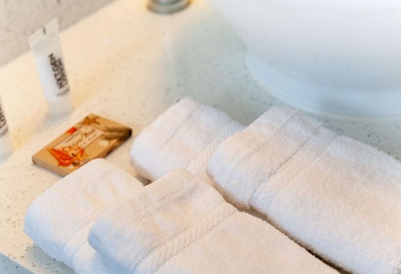 סוויטה, Waterside Hotel And Suites