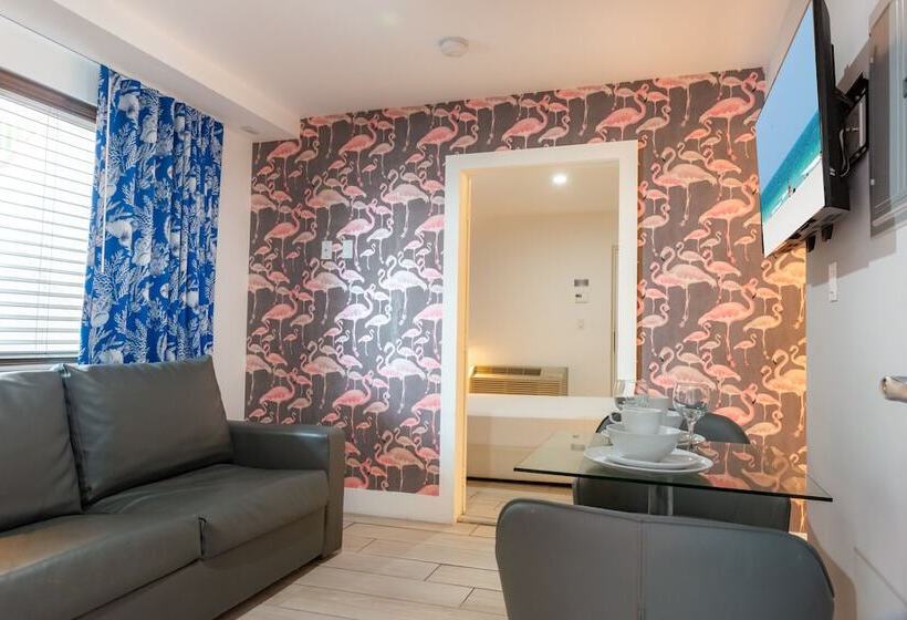 סוויטה, Waterside Hotel And Suites