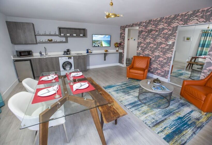 סוויטה, Waterside Hotel And Suites