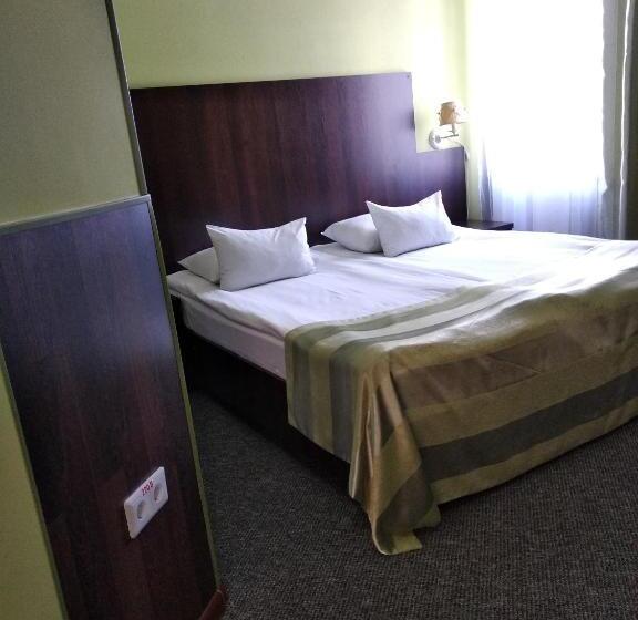 اتاق استاندارد, 12 Months Mini