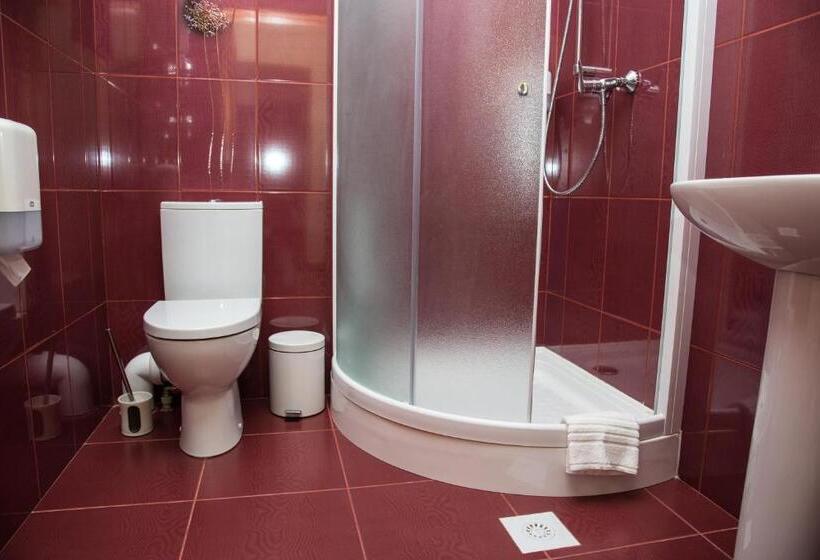 سوئیت جونیور با تراس, 12 Months Mini