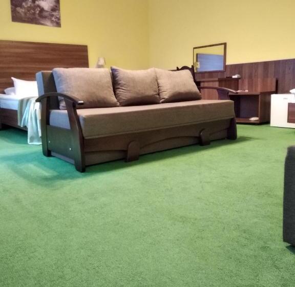 سوییت جونیور سوپریور, 12 Months Mini