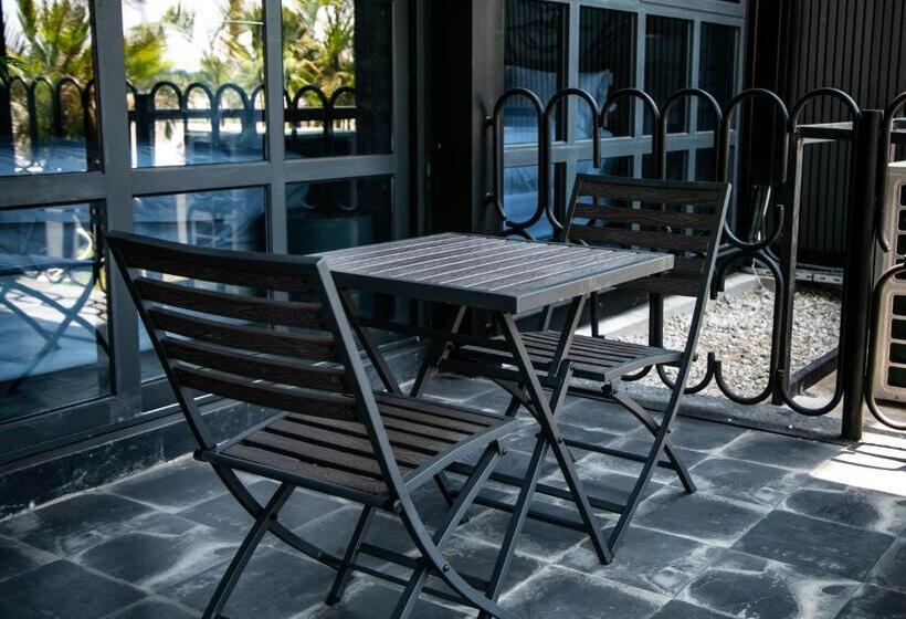 اتاق لوکس با بالکن, Cargo88