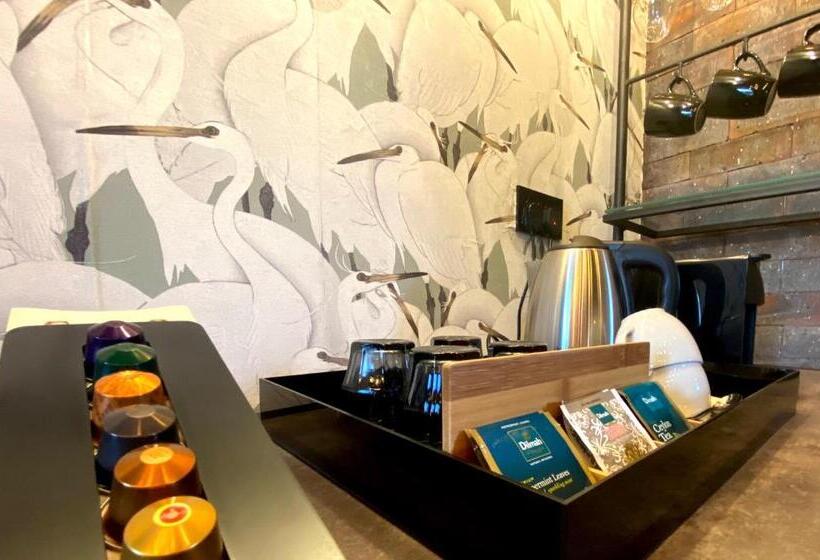 اتاق لوکس با بالکن, Cargo88