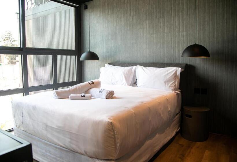 اتاق لوکس با بالکن, Cargo88