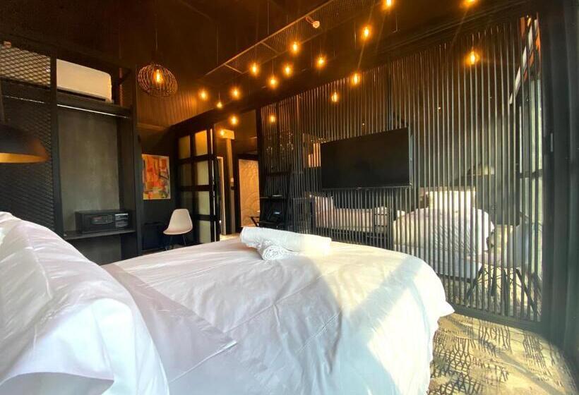 اتاق خانوادگی, Cargo88