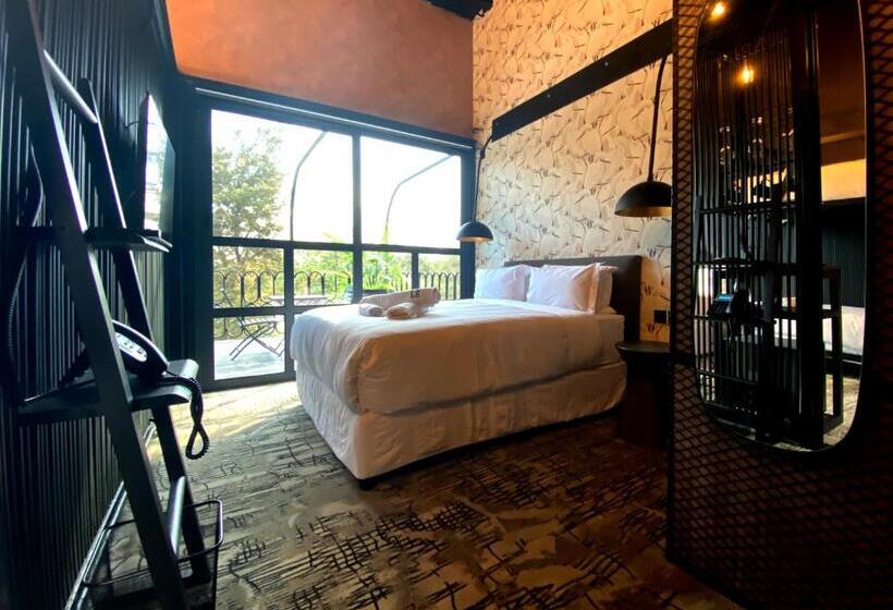 اتاق خانوادگی, Cargo88