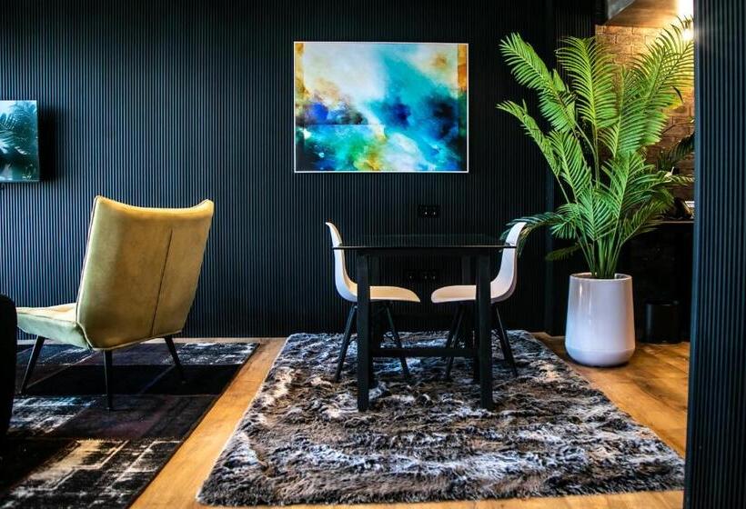 اتاق استاندارد با تخت بزرگ, Cargo88