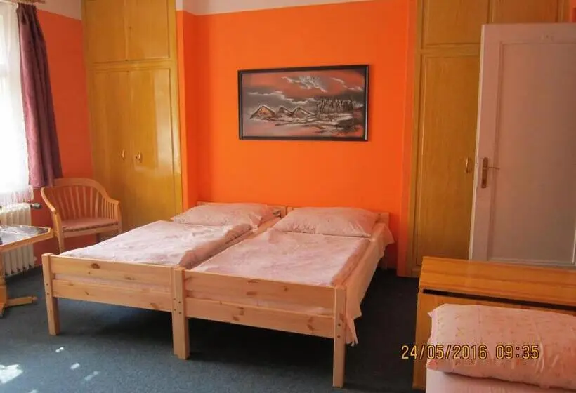 Huoneisto 1 Makuuhuone, Penzion Uran
