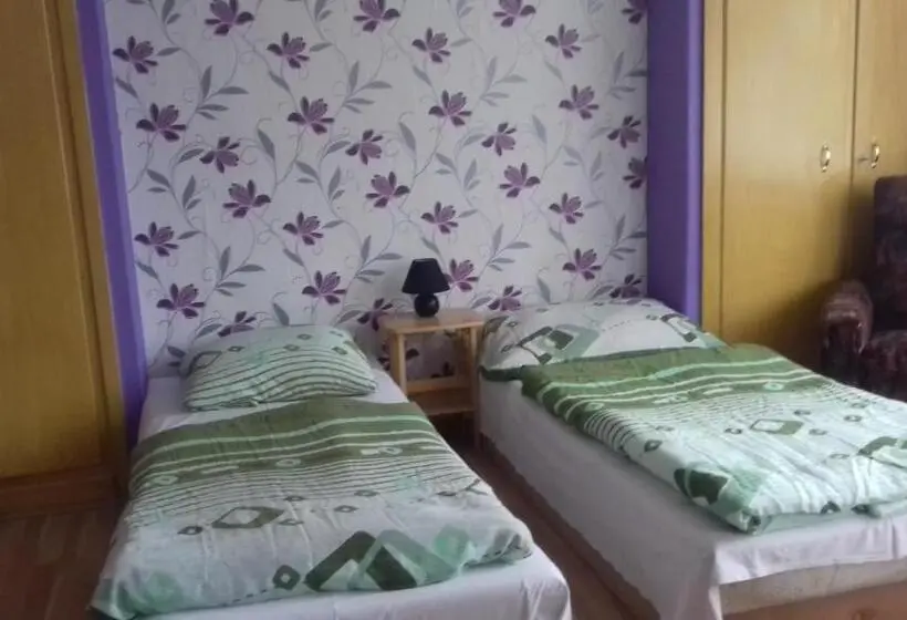 Huoneisto 1 Makuuhuone, Penzion Uran